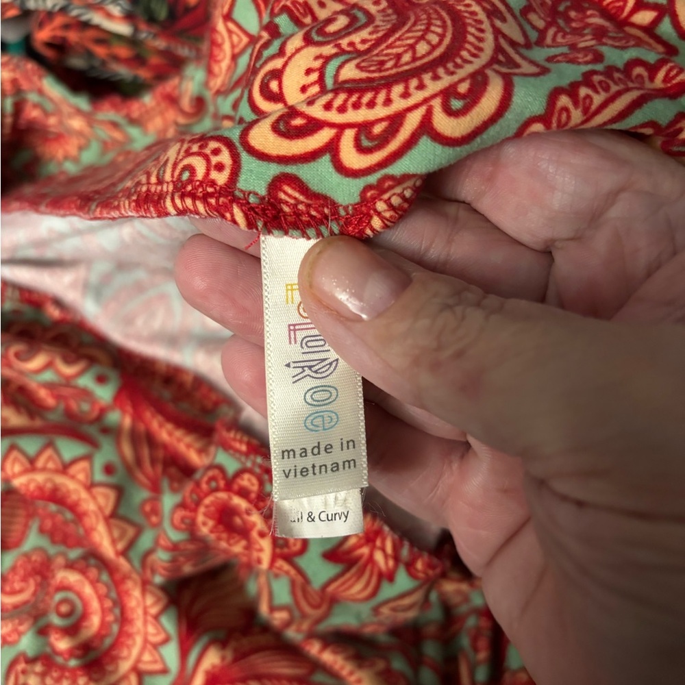 LuLaRoe Vibrant Red and Green Paisley Leggings - Picture 2 of 2